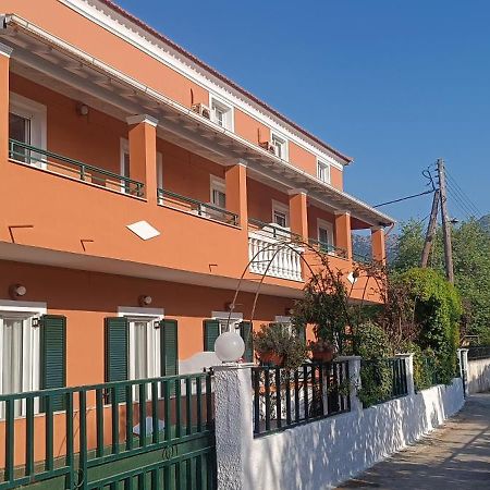 Alexandra'S Apartments Ахарави Экстерьер фото