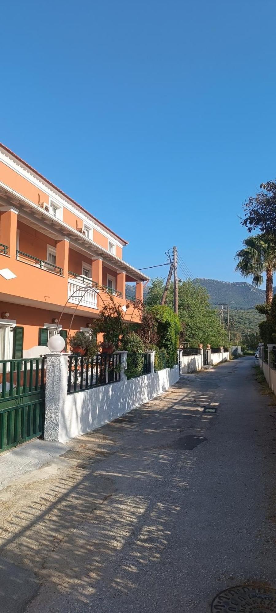 Alexandra'S Apartments Ахарави Экстерьер фото